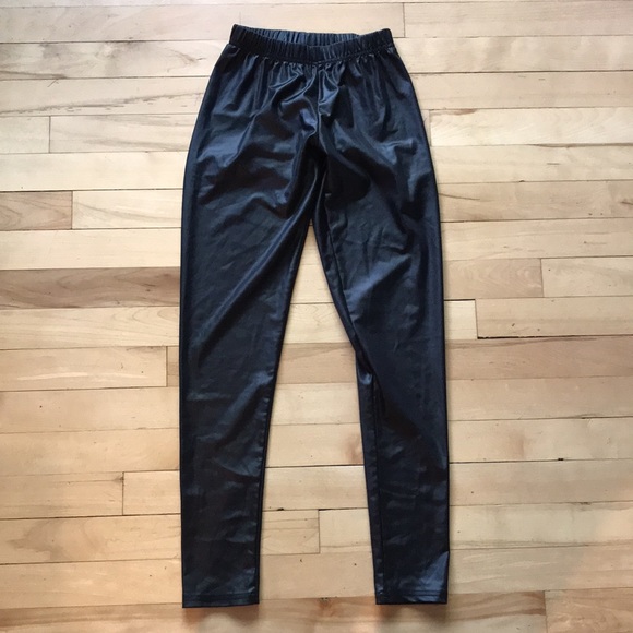 Women’s Small shiny black leggings - Picture 2 of 2
